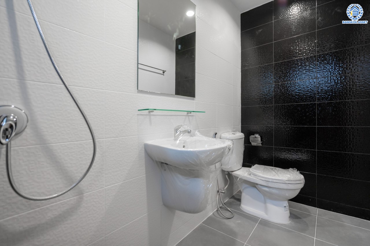 ทาวน์เฮ้าส์มือสองนนทบุรี ม.วิลเลตไลท์ ราชพฤกษ์-ปิ่นเกล้า เนื้อที่ 19.2 ตร.ว. ฟังก์ชัน 3 ห้องนอน 2 ห้องน้ำ จอดรถได้ 2 คัน บนทำเลสะดวกสบาย เดินทางง่าย เข้า-ออกได้หลายเส้นทาง ทั้งทางราชพฤกษ์ กาญจนาภิเษก และนครอินทร์ เพียง 5 นาทีถึงจุดขึ้นทางด่วน "ศรีรัช"...